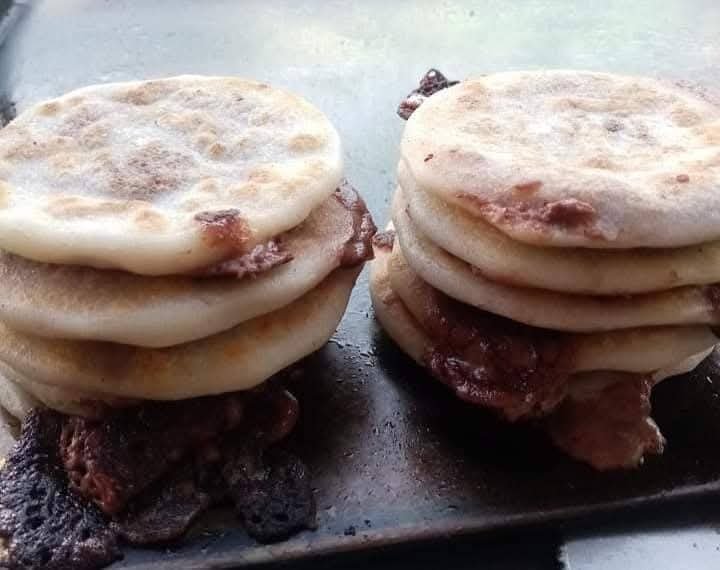 3 Pupusas de Frijol con Queso